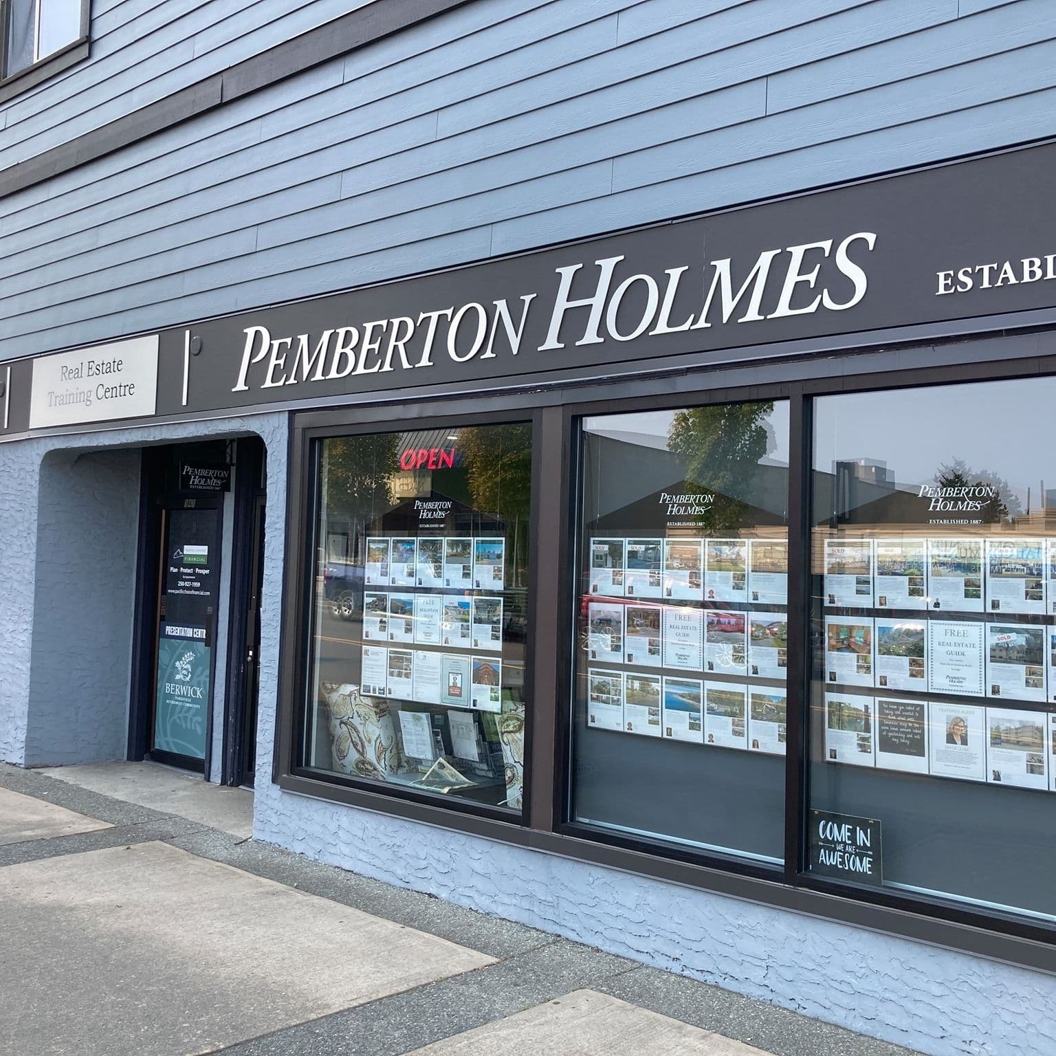 Pemberton Holmes logo